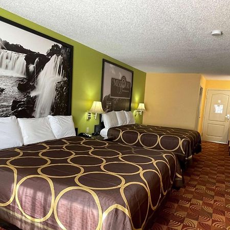 Super 8 By Wyndham Lake Of The Ozarks Eldon Buitenkant foto