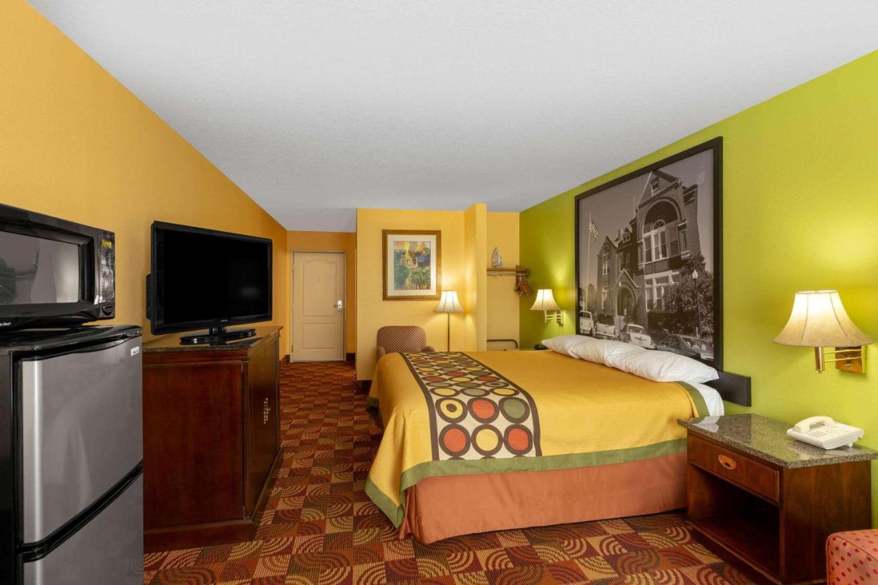 Super 8 By Wyndham Lake Of The Ozarks Eldon Buitenkant foto