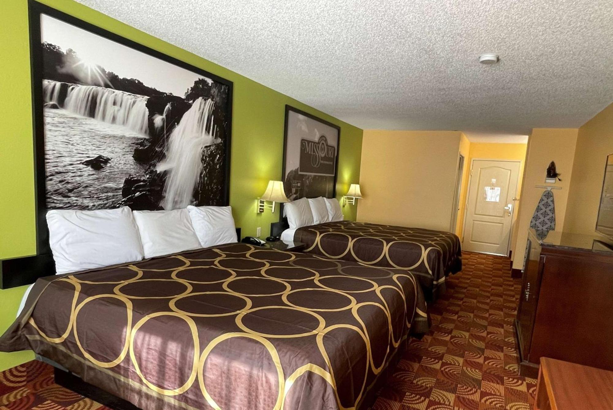 Super 8 By Wyndham Lake Of The Ozarks Eldon Buitenkant foto