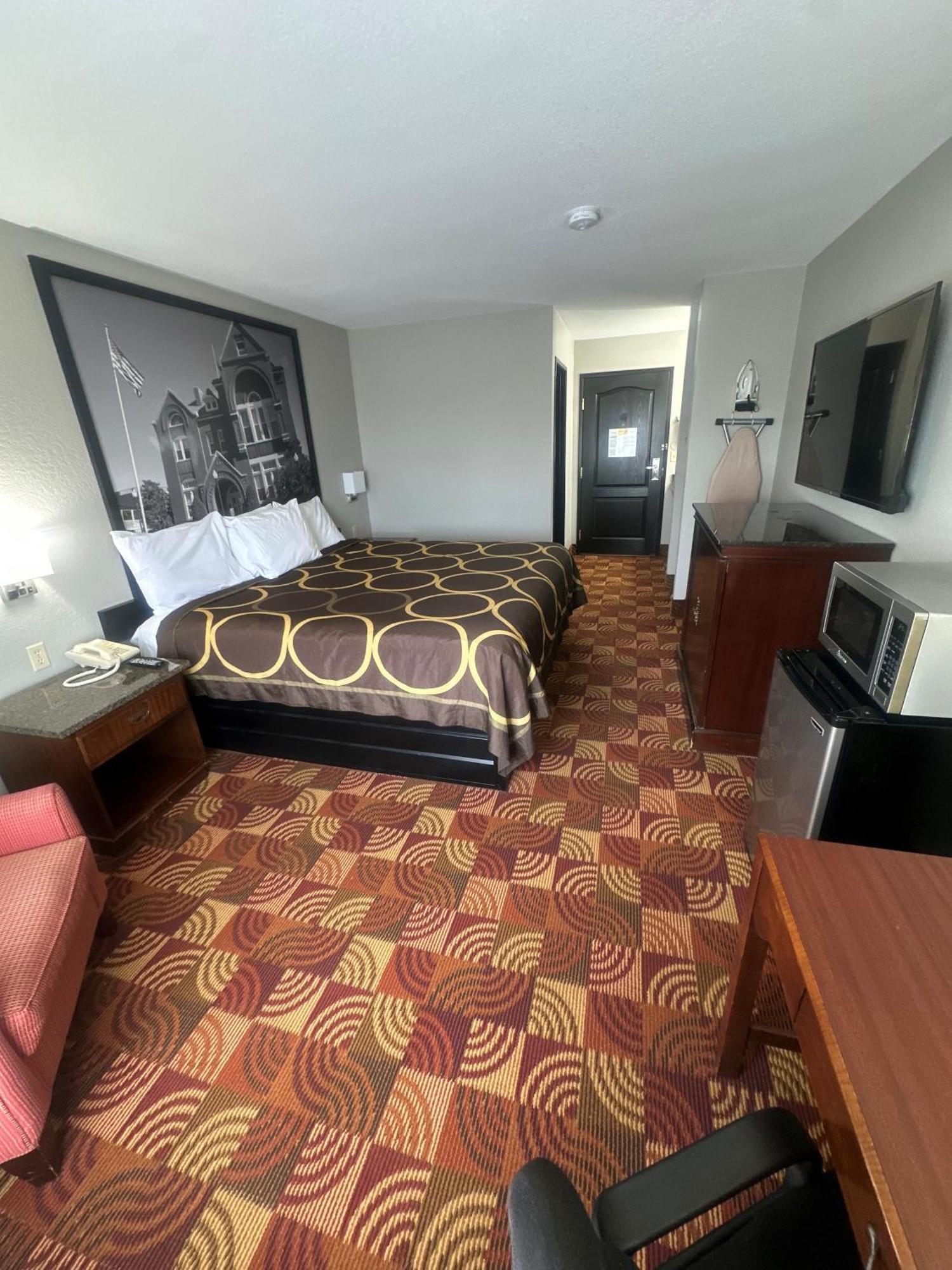 Super 8 By Wyndham Lake Of The Ozarks Eldon Buitenkant foto