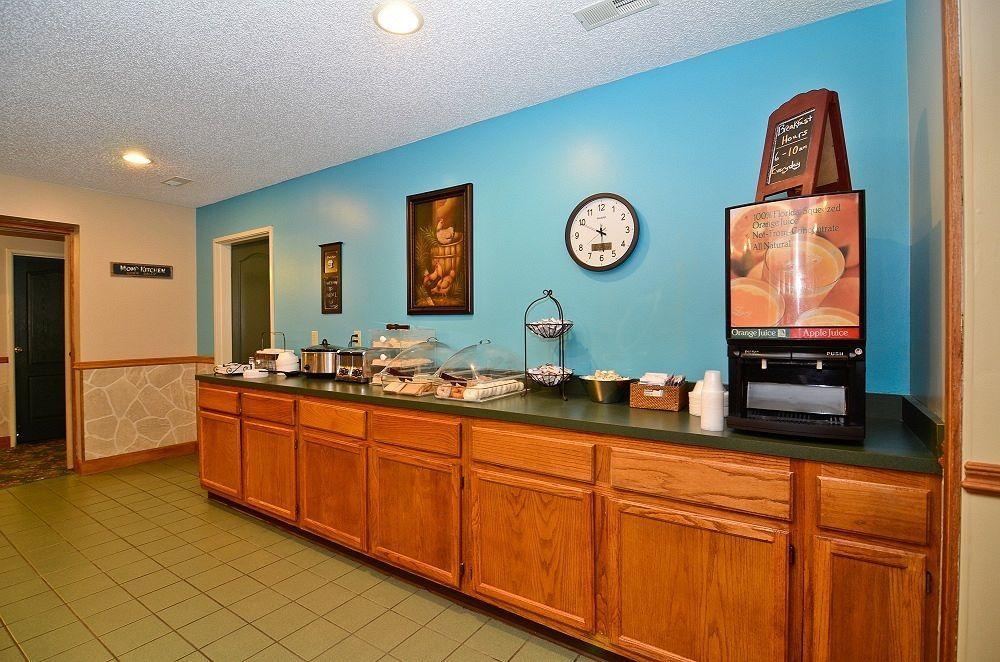 Super 8 By Wyndham Lake Of The Ozarks Eldon Buitenkant foto
