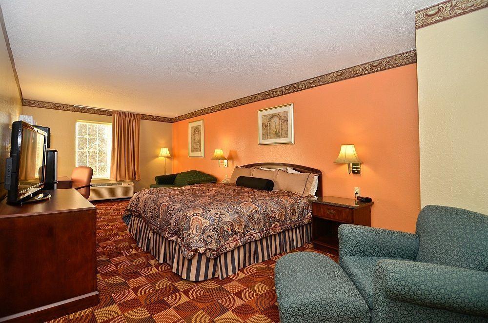 Super 8 By Wyndham Lake Of The Ozarks Eldon Buitenkant foto