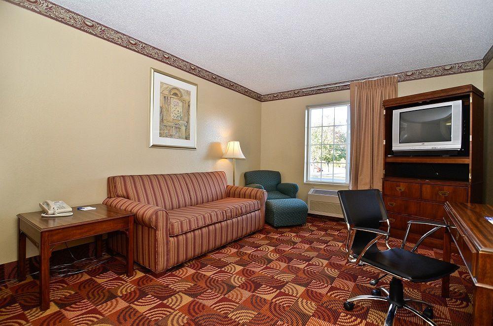 Super 8 By Wyndham Lake Of The Ozarks Eldon Buitenkant foto