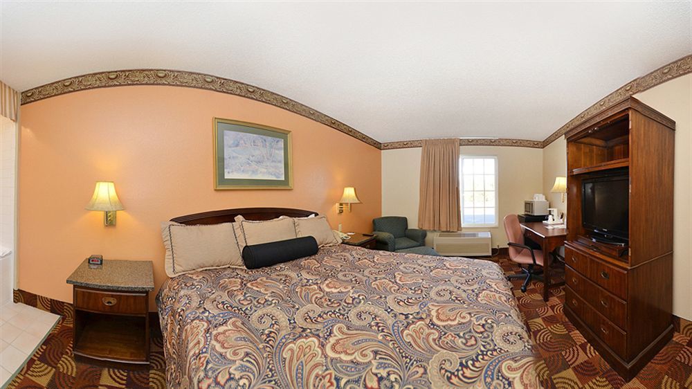 Super 8 By Wyndham Lake Of The Ozarks Eldon Buitenkant foto