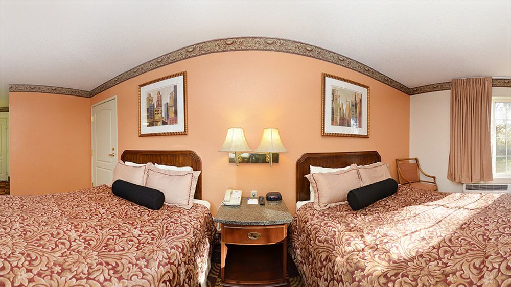 Super 8 By Wyndham Lake Of The Ozarks Eldon Buitenkant foto