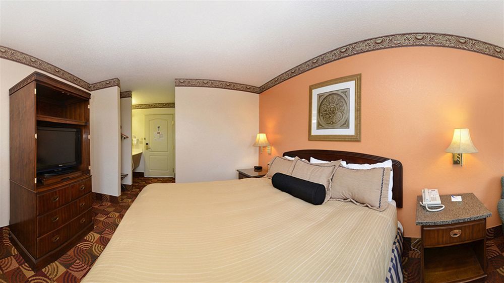 Super 8 By Wyndham Lake Of The Ozarks Eldon Buitenkant foto