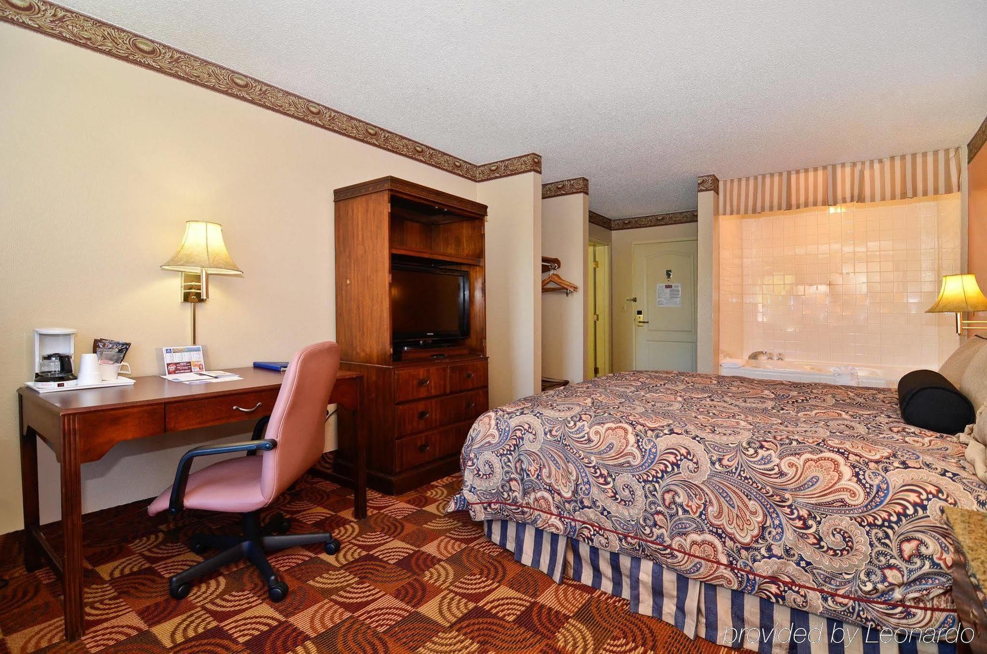Super 8 By Wyndham Lake Of The Ozarks Eldon Buitenkant foto