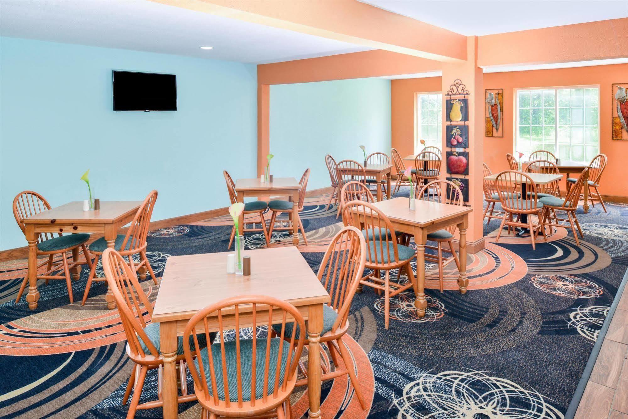 Super 8 By Wyndham Lake Of The Ozarks Eldon Buitenkant foto