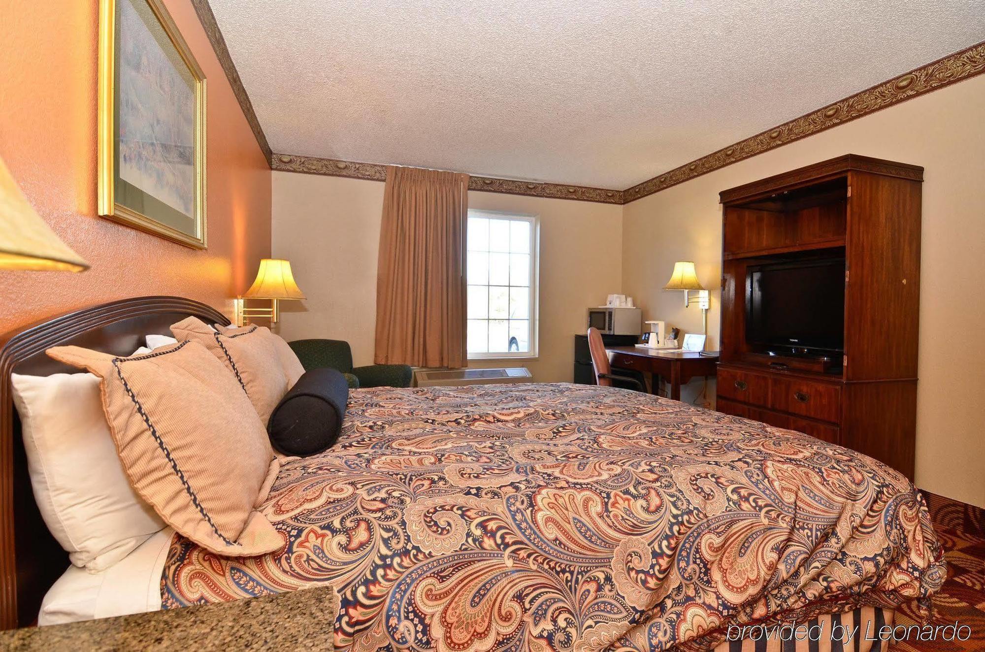 Super 8 By Wyndham Lake Of The Ozarks Eldon Buitenkant foto