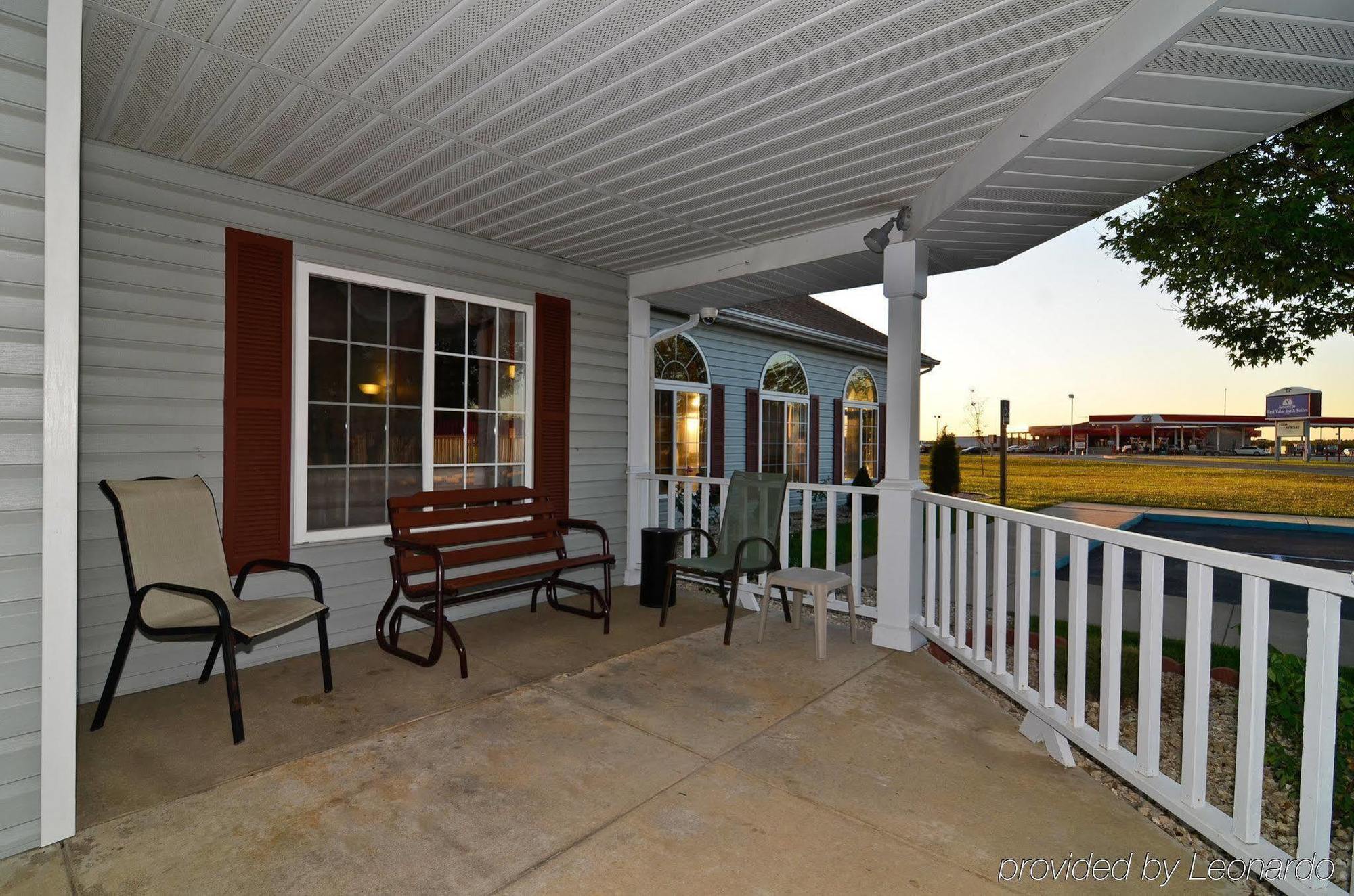 Super 8 By Wyndham Lake Of The Ozarks Eldon Voorzieningen foto