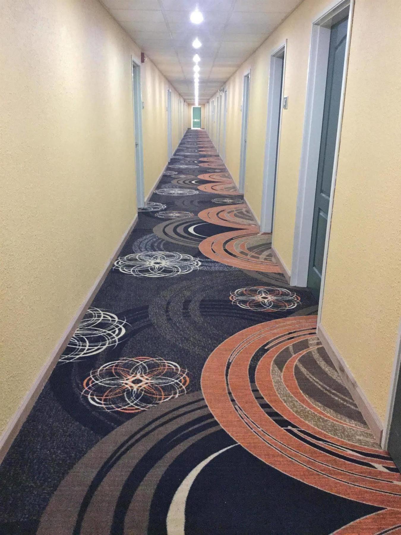 Super 8 By Wyndham Lake Of The Ozarks Eldon Buitenkant foto
