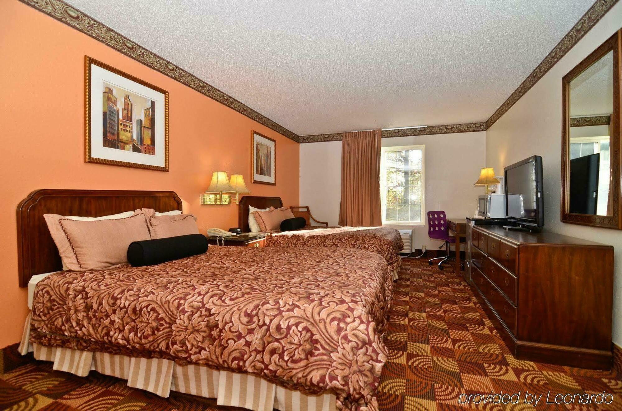 Super 8 By Wyndham Lake Of The Ozarks Eldon Buitenkant foto